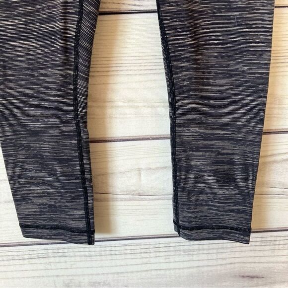 Lululemon Black / Grey Marled Capri Leggings - Picture 5 of 10
